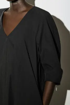 ROBE MIDI COL EN V SILHOUETTE ARRONDIE EN COTON - NOIR — photo 2