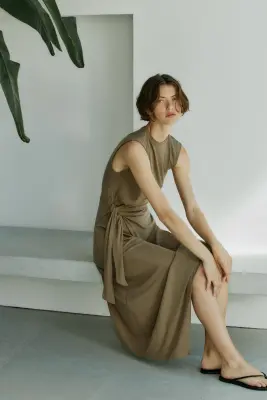 Robe asymétrique avec détail à nouer - Vert kaki — photo 2