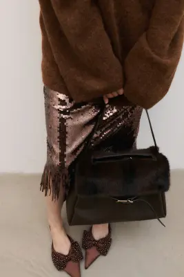 Sac à main avec bride - Marron foncé — photo 1