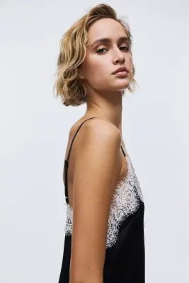 Robe combinaison avec dentelle - Noir — photo 2