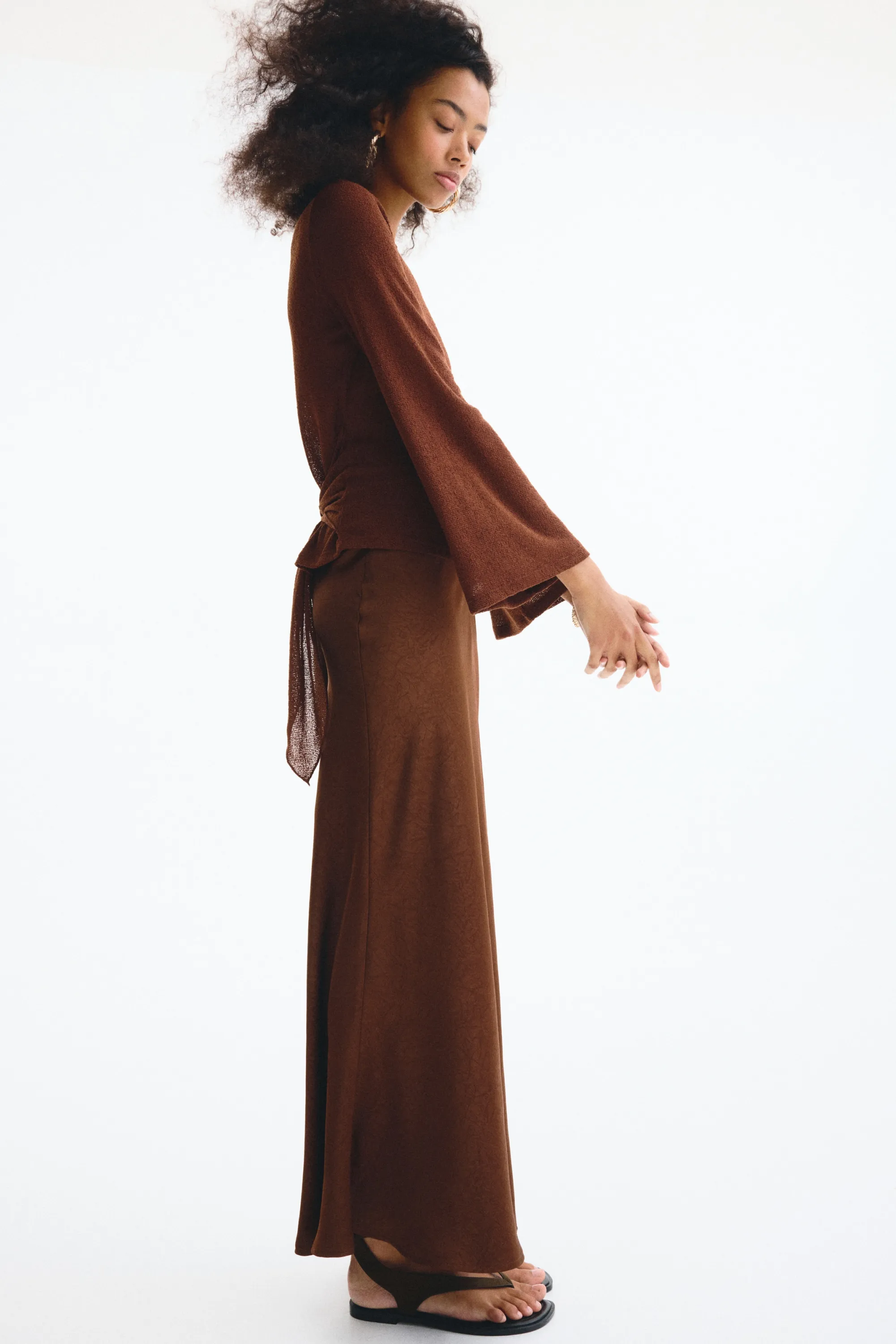 Jupe maxi en satin froissé - Marron