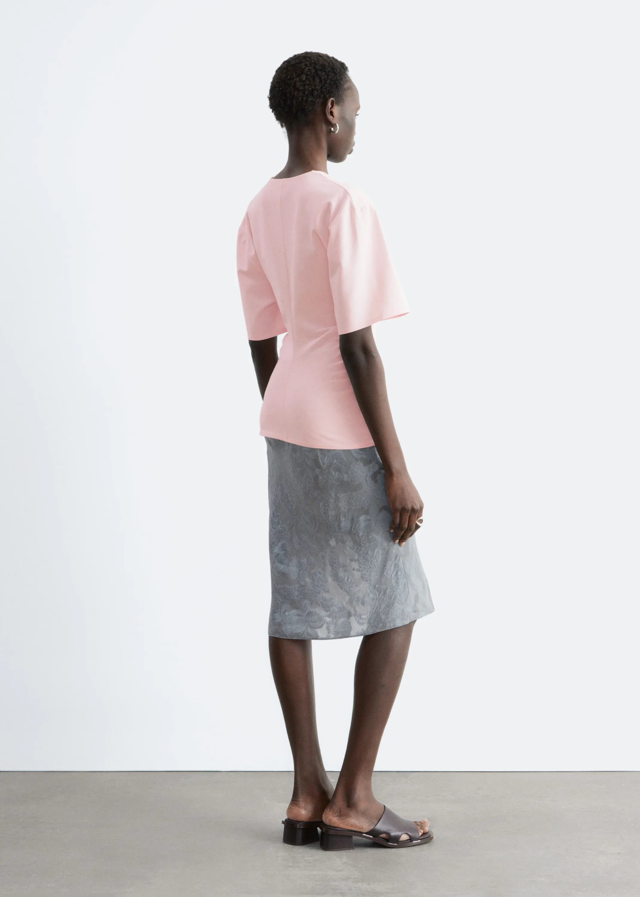 T-shirt froncé à col en V - Rose