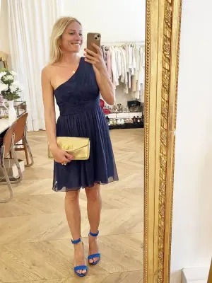 Robe drapée asymétrique en mousseline de soie plissée bleu marine NEUVE Px boutique 450€ Taille 36 — photo 2