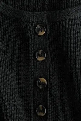 Gilet sans manches en maille côtelée avec basque - Noir — photo 2