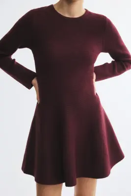 Robe en maille côtelée avec jupe évasée - Bordeaux — photo 1