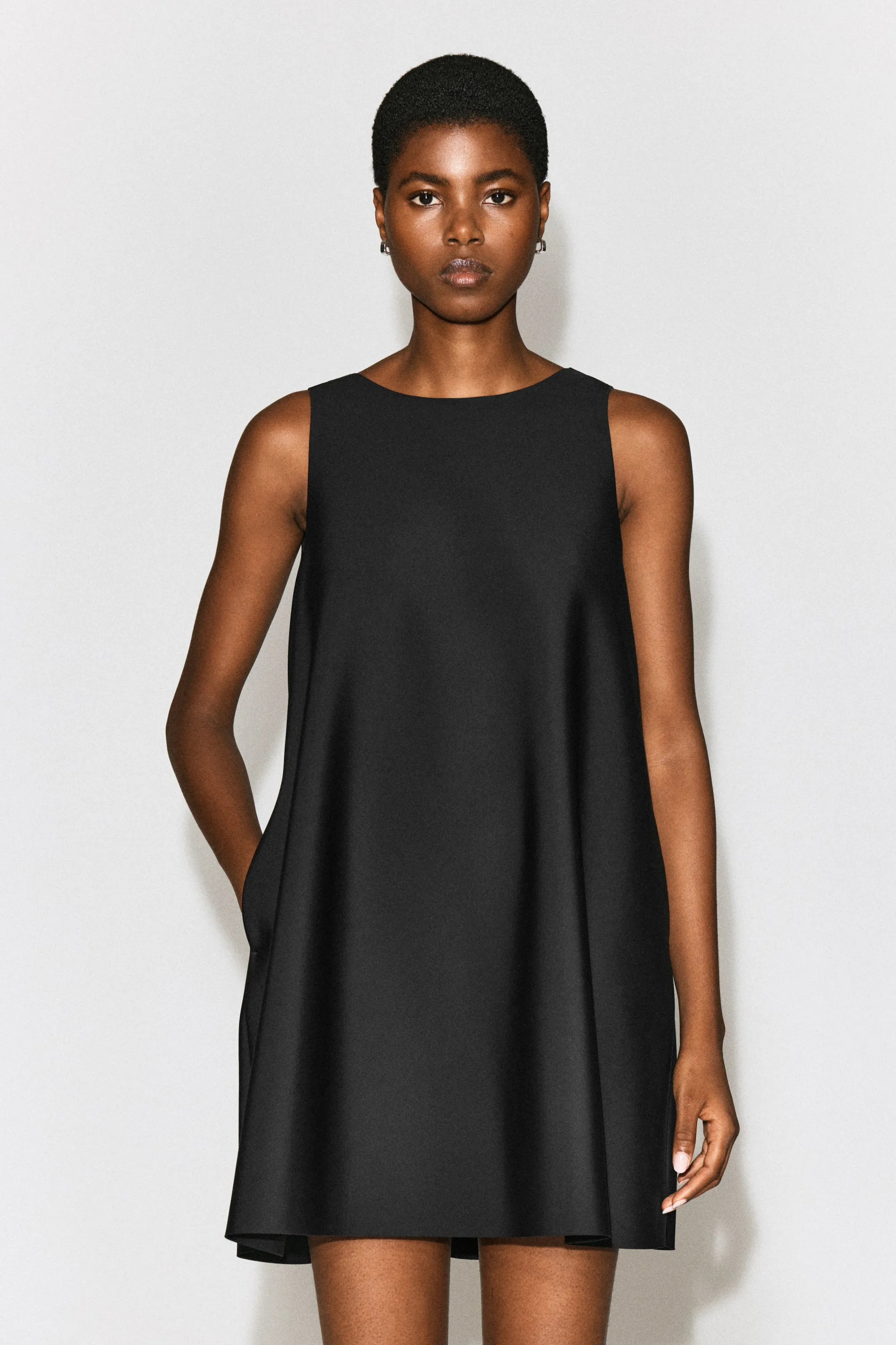 ROBE COURTE TRAPÈZE EN NÉOPRÈNE - NOIR