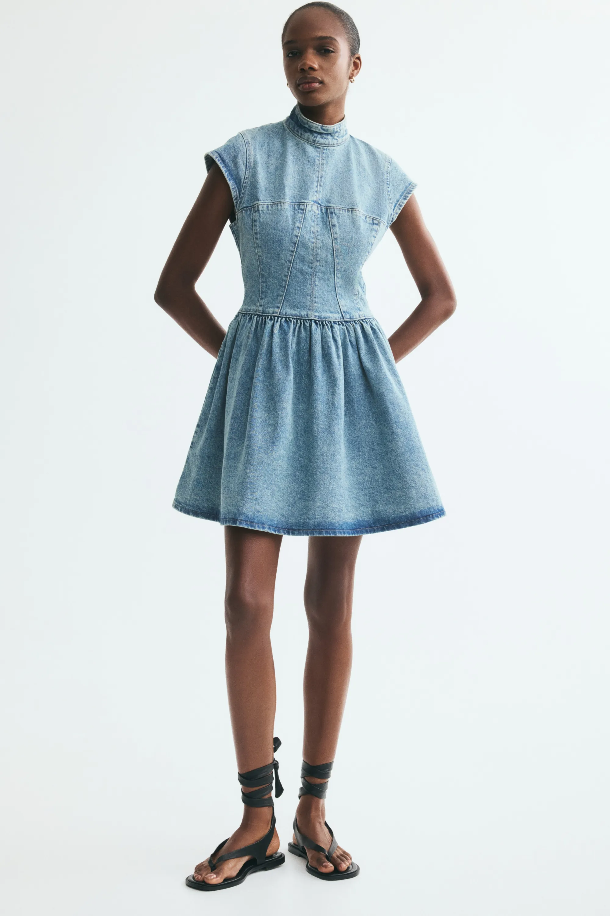 Robe en denim avec jupe évasée - Bleu denim