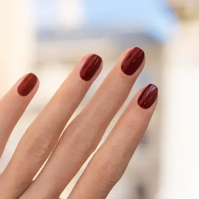 Vernis Green Manucurist-Dark Pansy-manucure bordeaux — photo 2