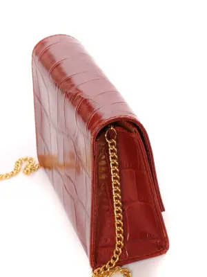Petit sac du soir en cuir rouge bandoulière fine chaîne dorée — photo 4