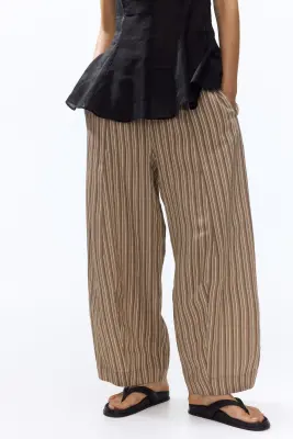 Pantalon barrel en modal mélangé - Beige foncé/rayé — photo 1