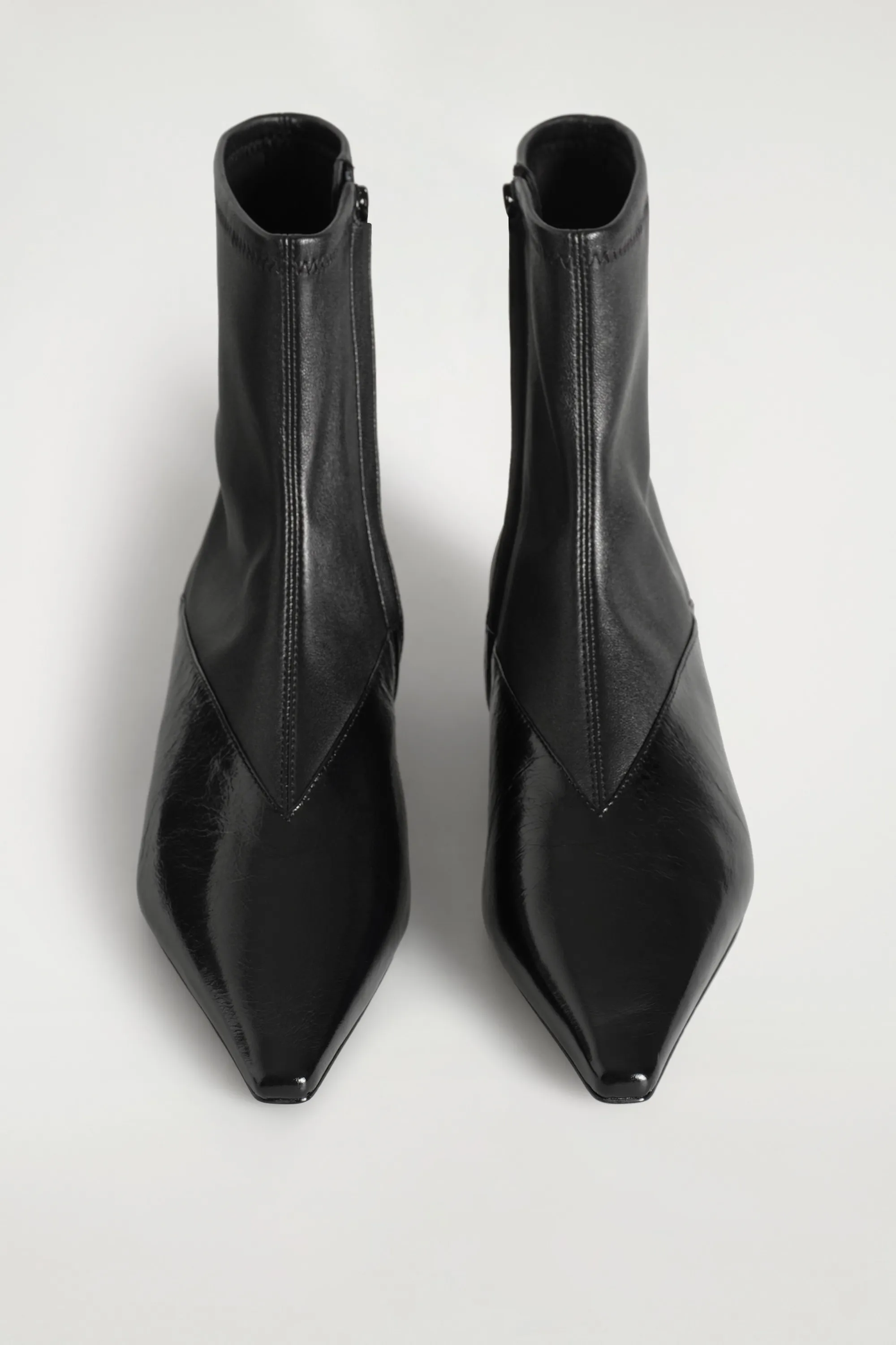 BOTTINES POINTUES EN CUIR À PETIT TALON COMPENSÉ - NOIR