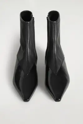 BOTTINES POINTUES EN CUIR À PETIT TALON COMPENSÉ - NOIR — photo 1
