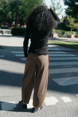 Pantalon chic avec jambes barrel - Marron/carreaux — photo 4