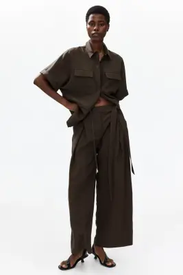 Pantalon en twill avec détail à nouer - Taupe foncé — photo 1