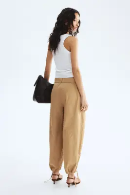 Pantalon en coton avec ceinture - Beige — photo 3