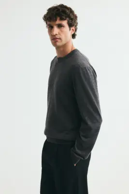Pull Regular Fit en laine mérinos - Gris foncé chiné — photo 4