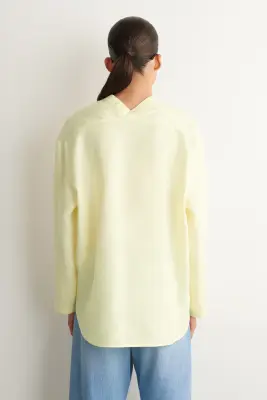 CHEMISE BOUTONNÉE EN LIN À COL EN V - JAUNE — photo 4