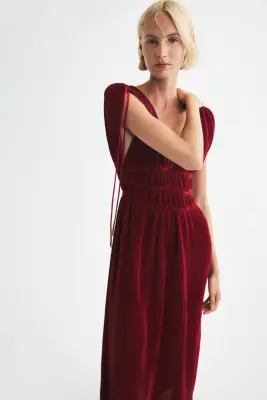 Robe froissée avec cordons de serrage - Rouge foncé — photo 2
