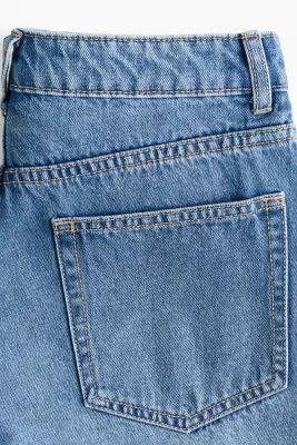 Short en denim avec bords à cru - Bleu denim clair — photo 4
