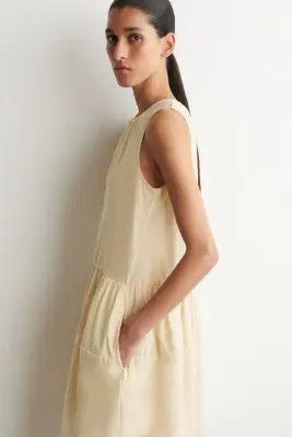 ROBE COURTE À PANNEAUX - JAUNE BEURRE — photo 2