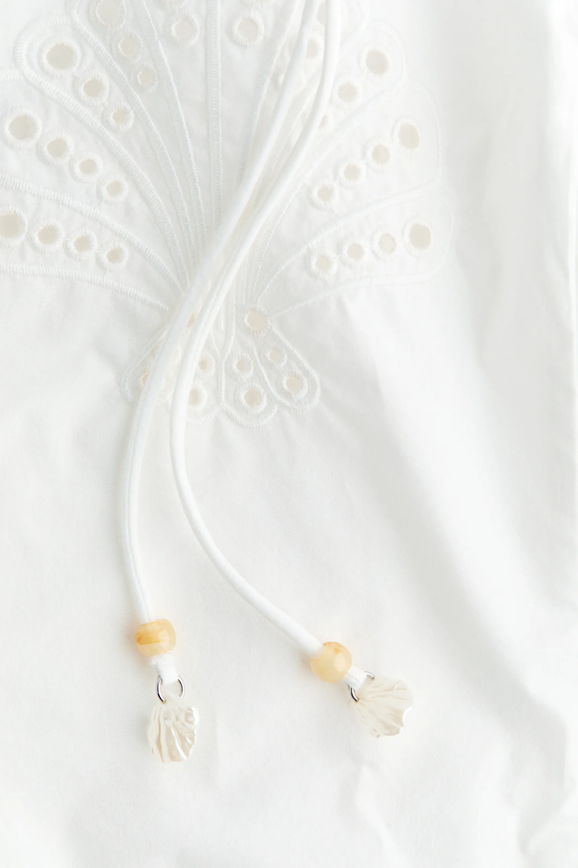 Top avec broderie anglaise et bretelles à nouer - Ivoire