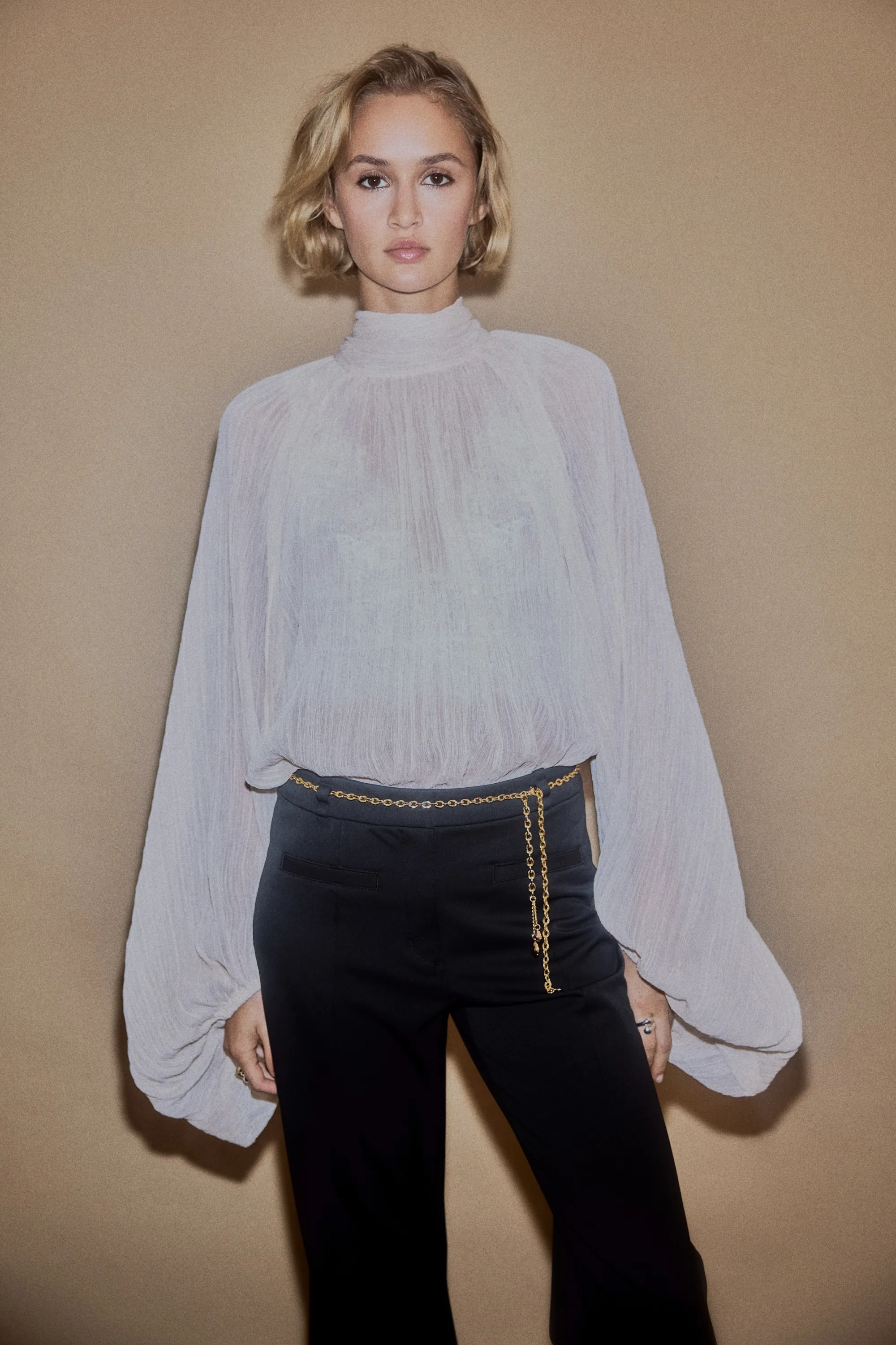 Pantalon évasé avec ceinture chaîne - Noir
