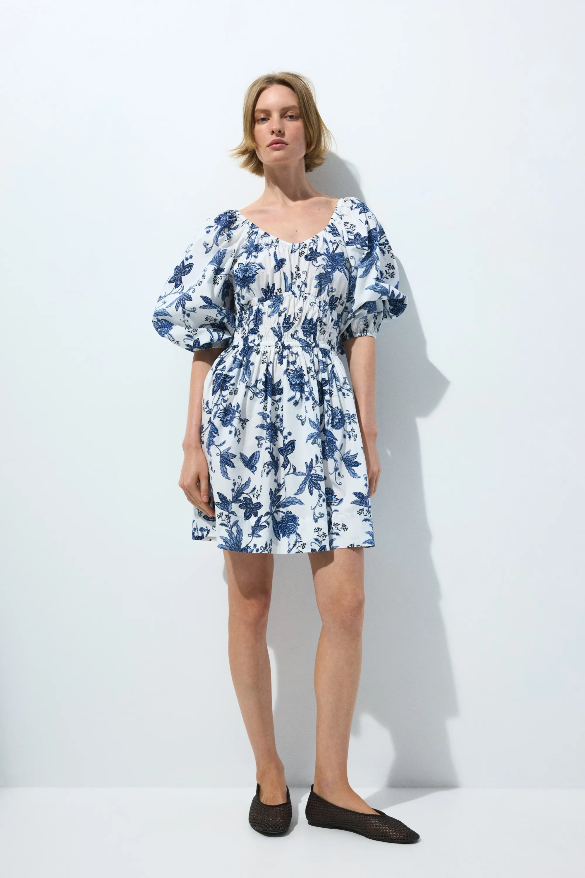 Robe en coton avec jupe évasée - Blanc/fleuri