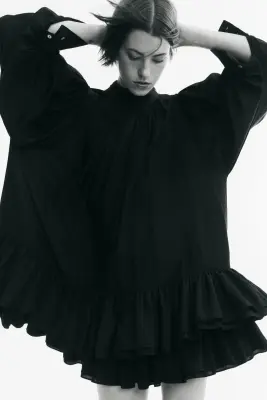 Robe à étages avec manches ballon - Noir — photo 2