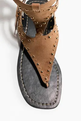 Sandales cloutées - Beige foncé — photo 1