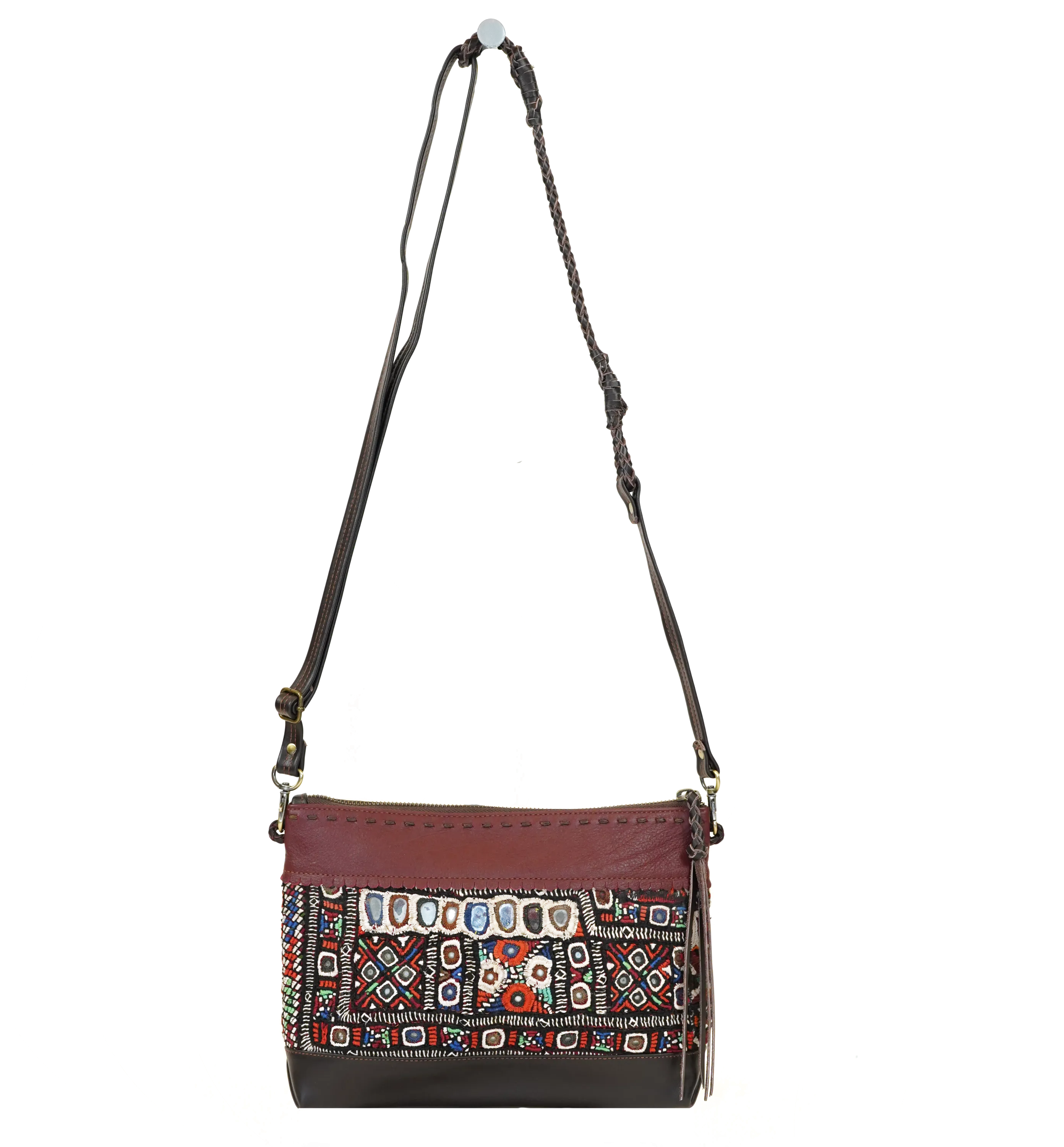 besace en cuir et tissu brodé