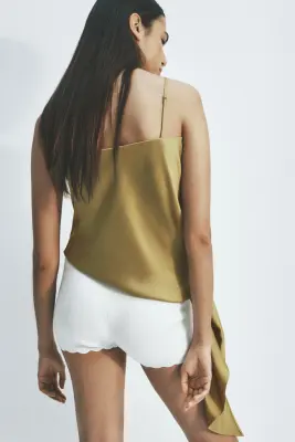 Top à effet drapé en satin avec bretelles fines - Jaune moutarde — photo 4
