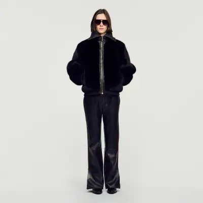 Manteau court en fausse fourrure 