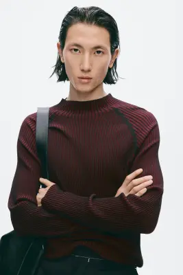 Pull Slim Fit en maille côtelée avec col cheminée - Rouge/noir — photo 2