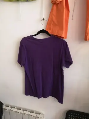 T-shirt violet à inscription villes américaines — photo 3