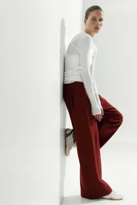 Pantalon avec cordon de serrage et plis - Rouge foncé — photo 3