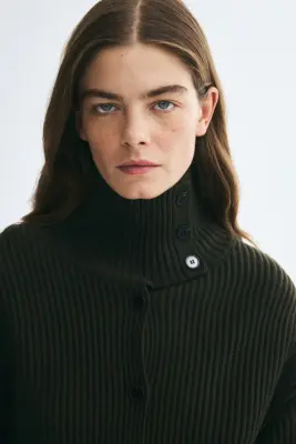 Gilet à col cheminée avec boutons - Vert foncé — photo 3