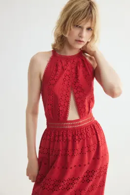 Robe découpé avec broderie anglaise - Rouge — photo 1