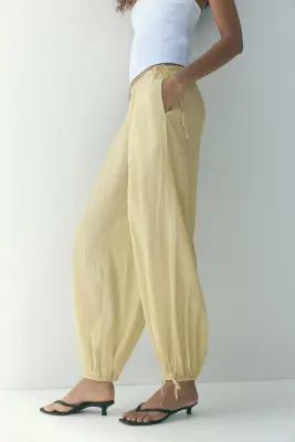 Pantalon à cordon avec jambes ballon - Jaune clair — photo 3