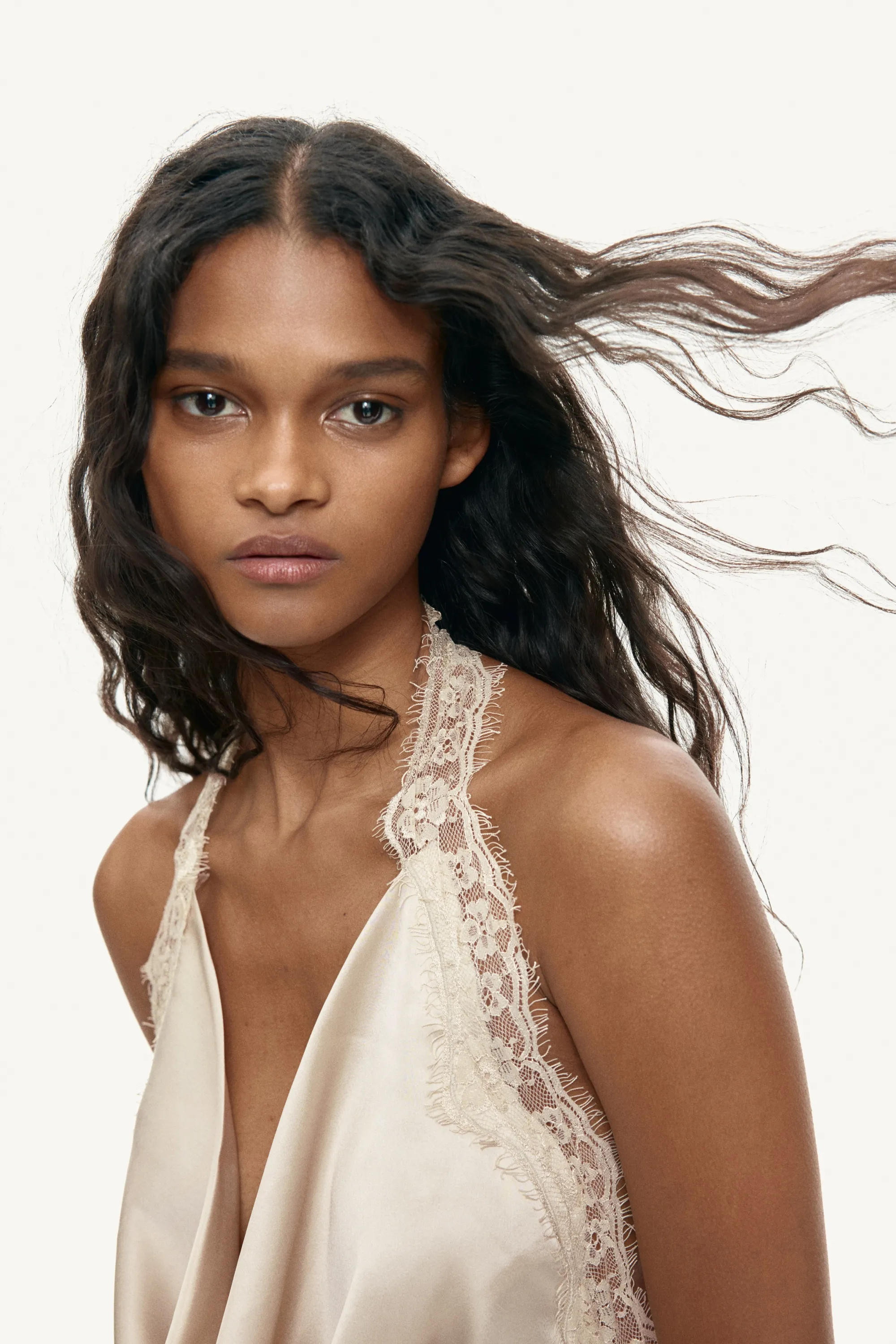 Robe dos nu en satin - Beige clair