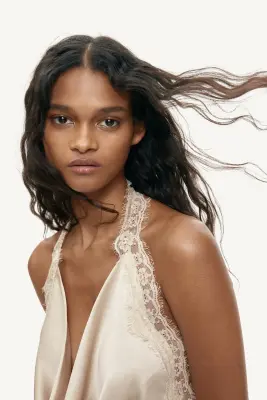 Robe dos nu en satin - Beige clair — photo 1