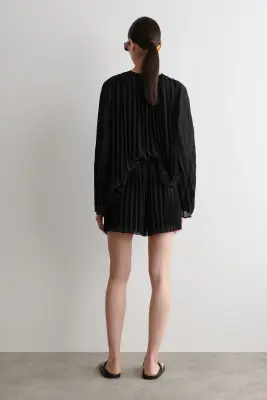 SHORT PLISSÉ EN GEORGETTE - NOIR — photo 2