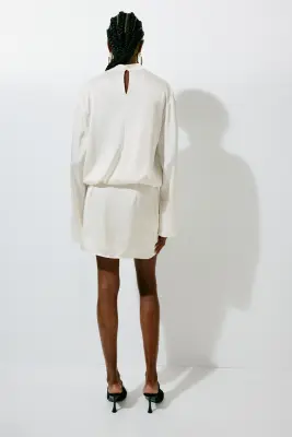 Robe en satin à effet drapé - Crème — photo 4