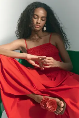 Robe smockée avec jupe évasée - Rouge — photo 3