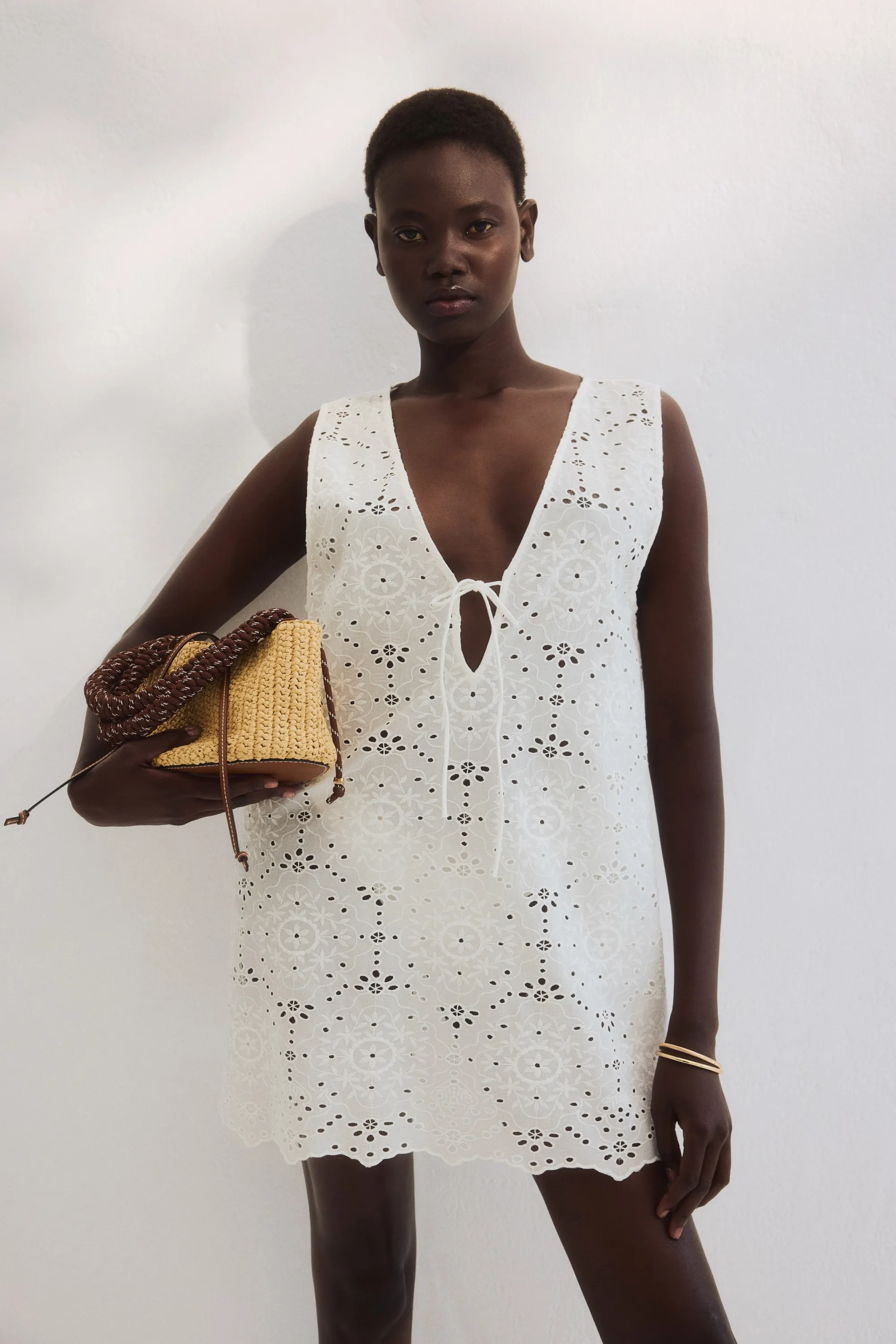 Robe de plage en coton avec broderie anglaise - Blanc