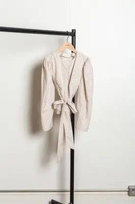 CAWLEY – JAPANESE STRIPED COTTON ELIZA PUFF SLEEVE SHIRT – NATURAL/TERRACOTTA STRIPE — photo 3