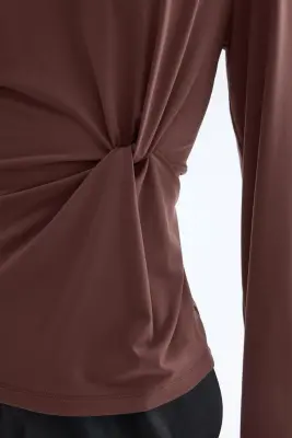Top avec détail torsadé - Taupe foncé — photo 1