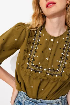 Blouse brodée à plastron — photo 5