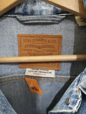 Veste en jean Levi's avec strass — photo 4