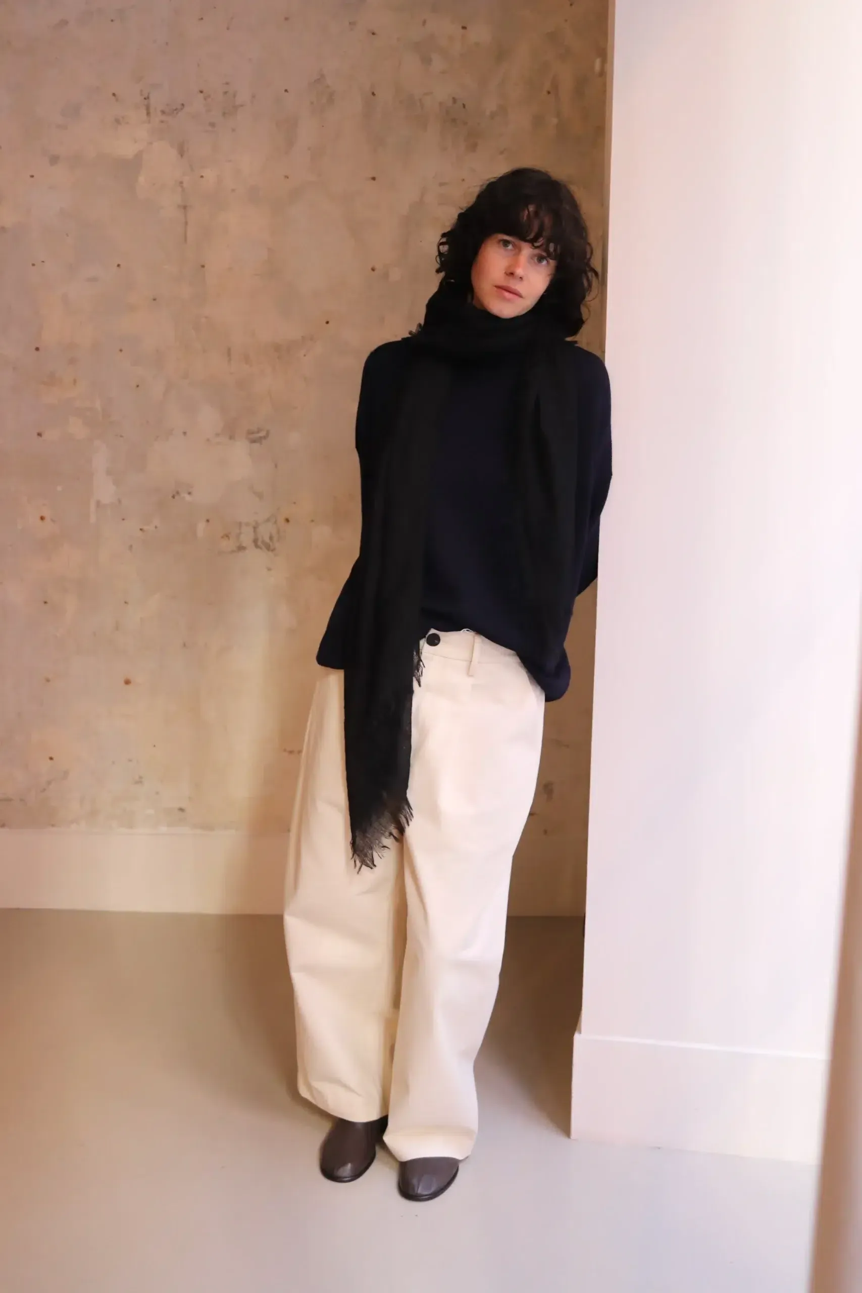 Pin 1876 – PLAIN SHAWL 5928/508 – 0002 Black