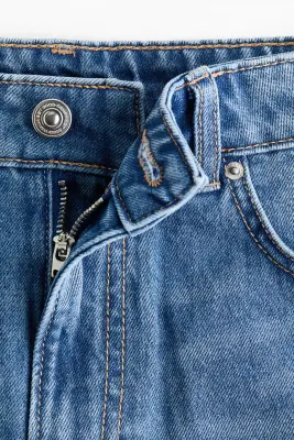 Short en denim avec bords à cru - Bleu denim clair — photo 3